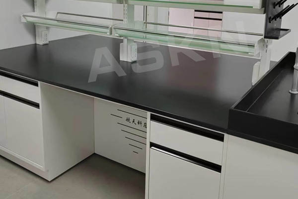 標(biāo)準(zhǔn)全鋼實(shí)驗(yàn)臺(tái)定做要求有哪些？